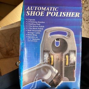 Automatic shoe polisher